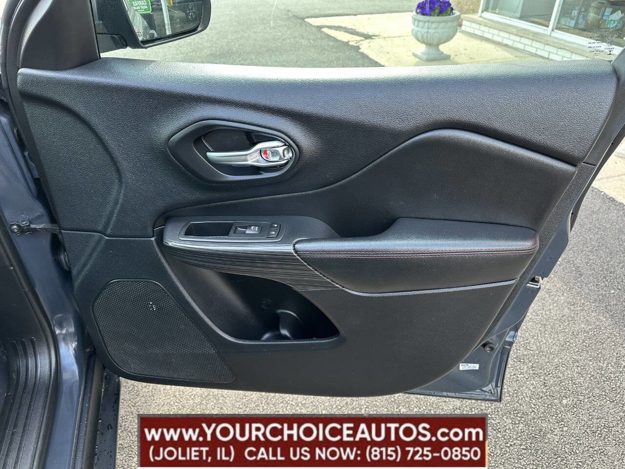 Used 2017 Jeep Cherokee Trailhawk w/ Cold Weather Group image 24