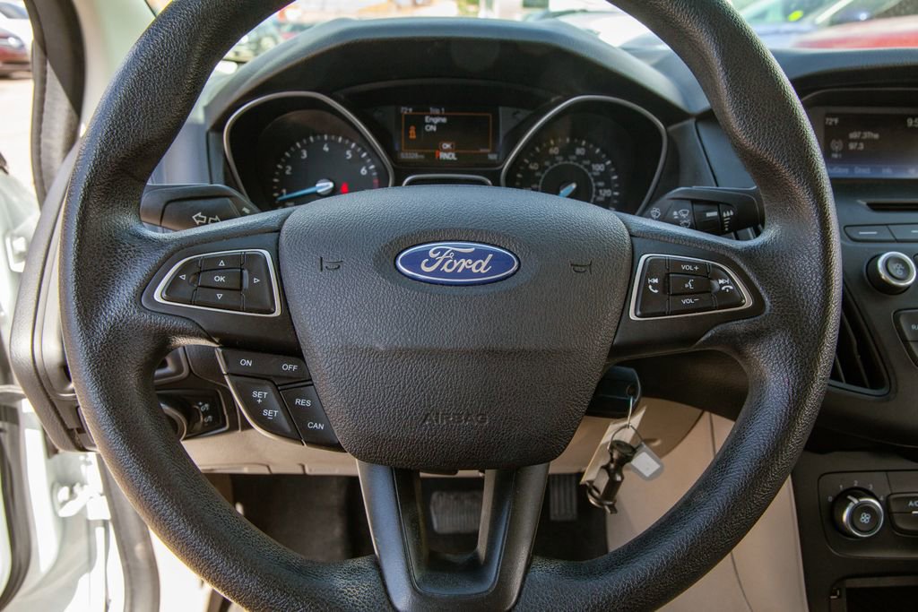 Used 2015 Ford Focus SE FWD image 19