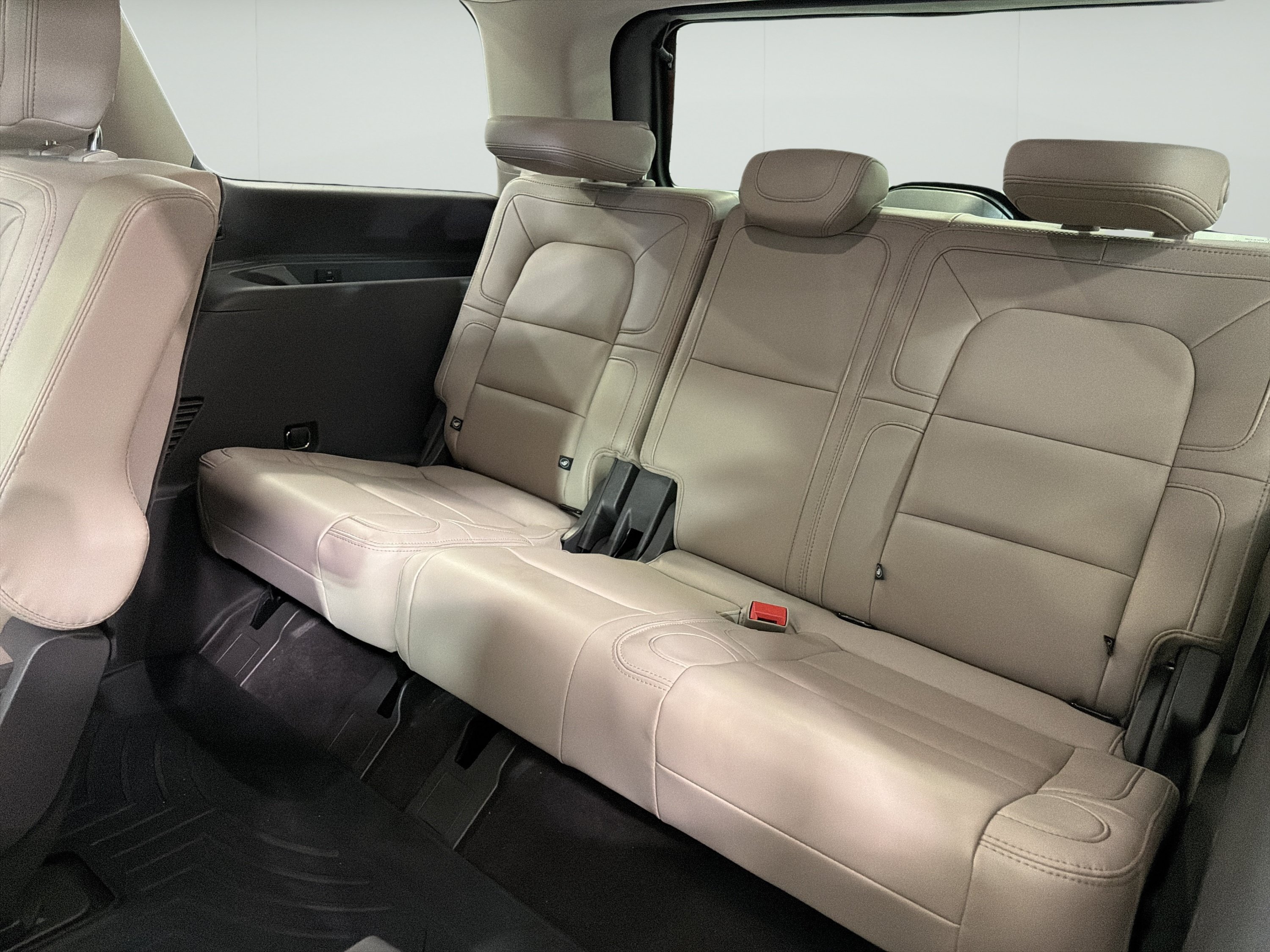 Used 2022 Lincoln Navigator 2WD image 11