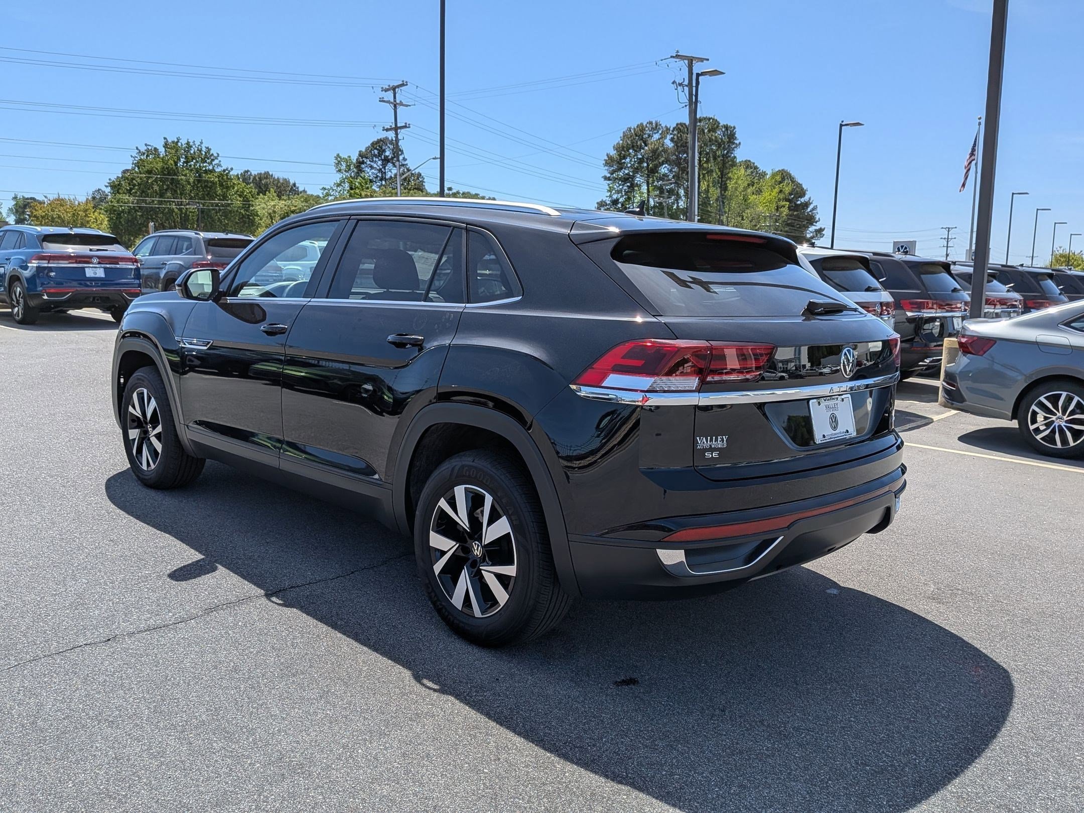 Used 2023 Volkswagen Atlas Cross Sport SE AWD/4WD image 5