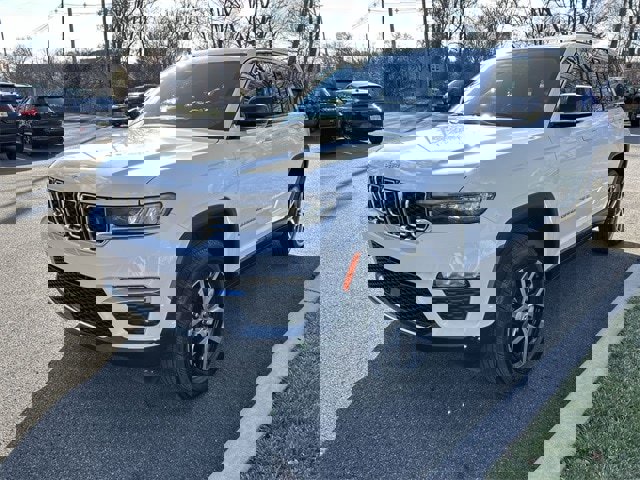 Certified 2024 Jeep Grand Cherokee Limited image 4