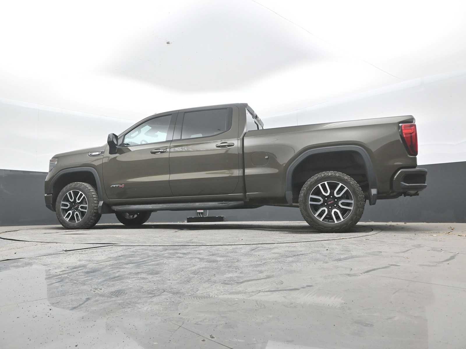 Used 2023 GMC Sierra 1500 AT4 w/ AT4 Premium Package AWD/4WD image 39