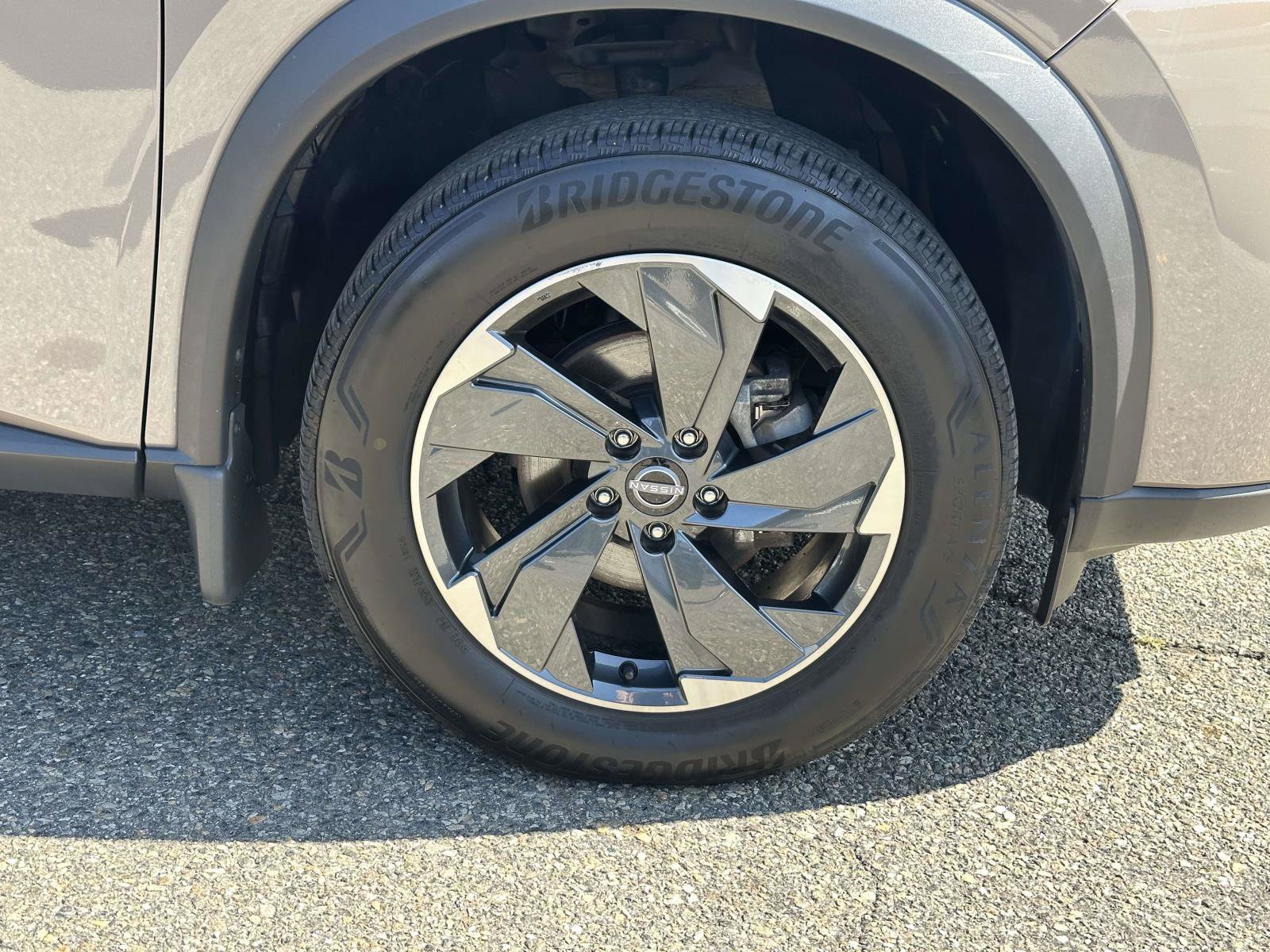 Used 2024 Nissan Rogue SV w/ SV Premium Package AWD/4WD image 9