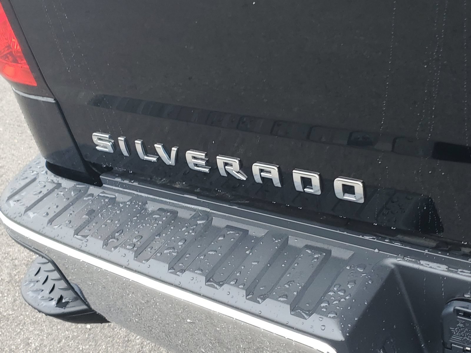 Used 2018 Chevrolet Silverado 1500 LT w/ All Star Edition AWD/4WD image 8