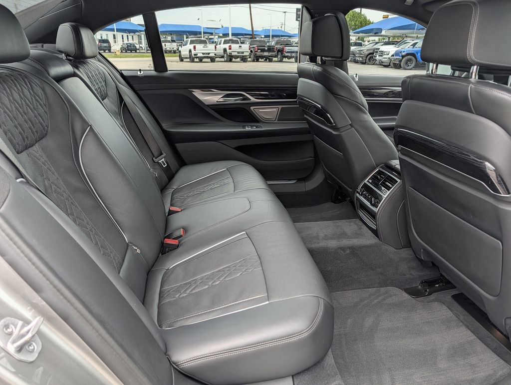 Used 2022 BMW 740i xDrive w/ M Sport Package image 34