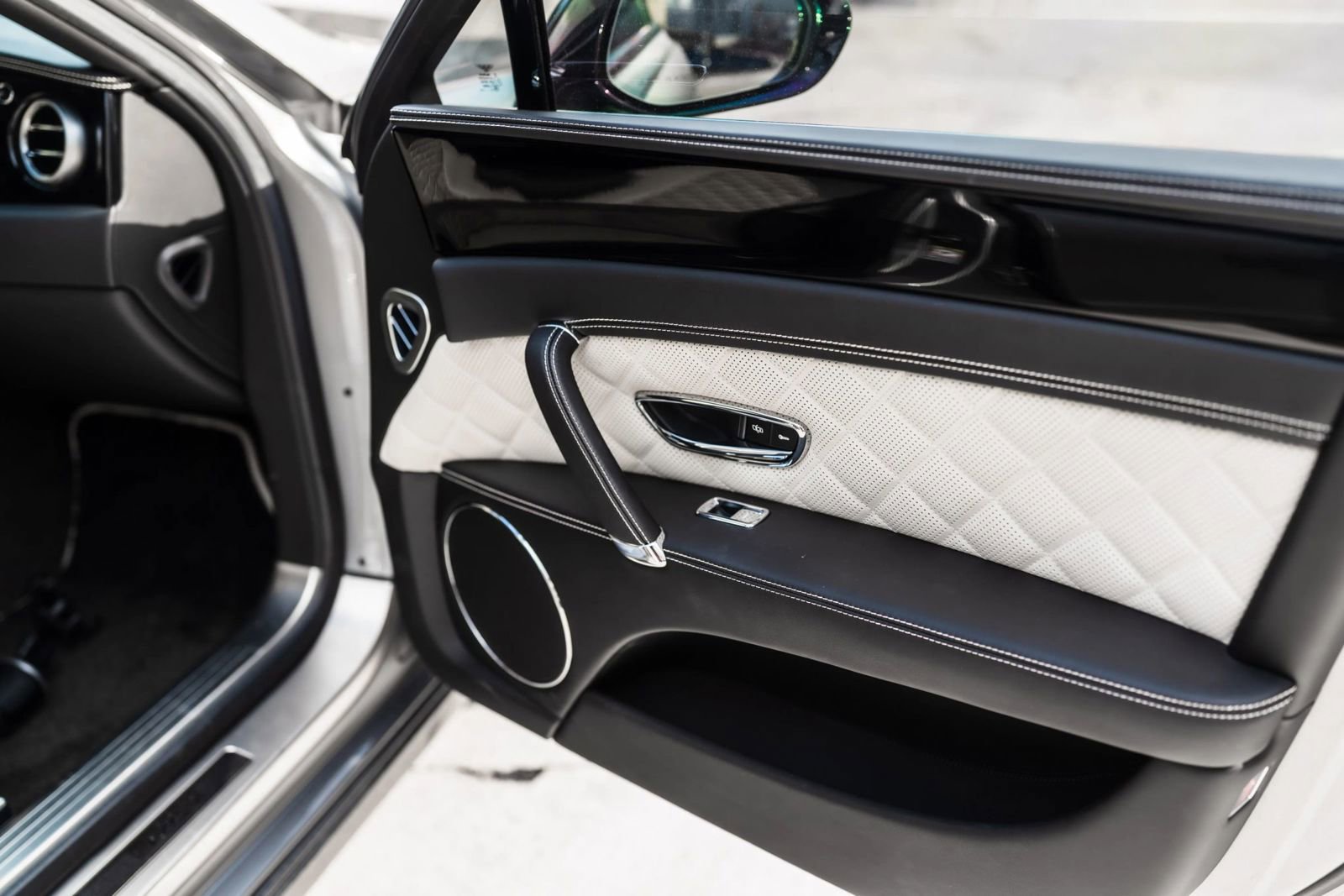 Used 2017 Bentley Flying Spur S V8 image 48