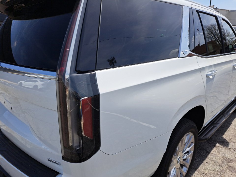 Certified 2024 Cadillac Escalade Premium Luxury w/ Performance Package image 19