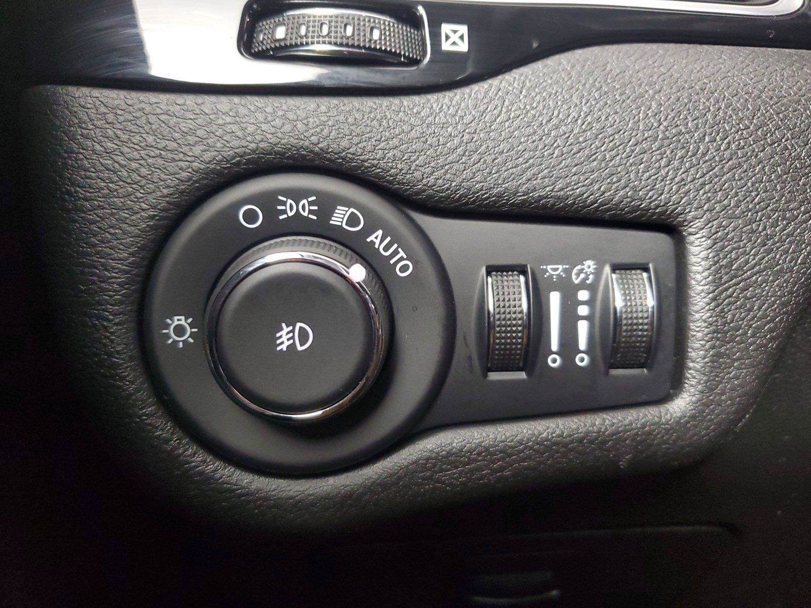 Used 2021 Jeep Cherokee Latitude Plus AWD/4WD image 33