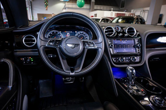 Used 2018 Bentley Bentayga image 34