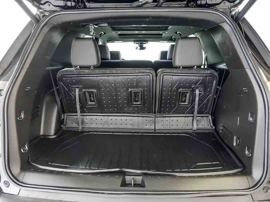 Used 2023 Chevrolet Traverse LT w/ LT Premium Package AWD/4WD image 34