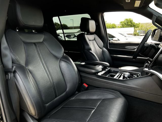 Used 2022 Jeep Wagoneer Series II AWD/4WD image 28