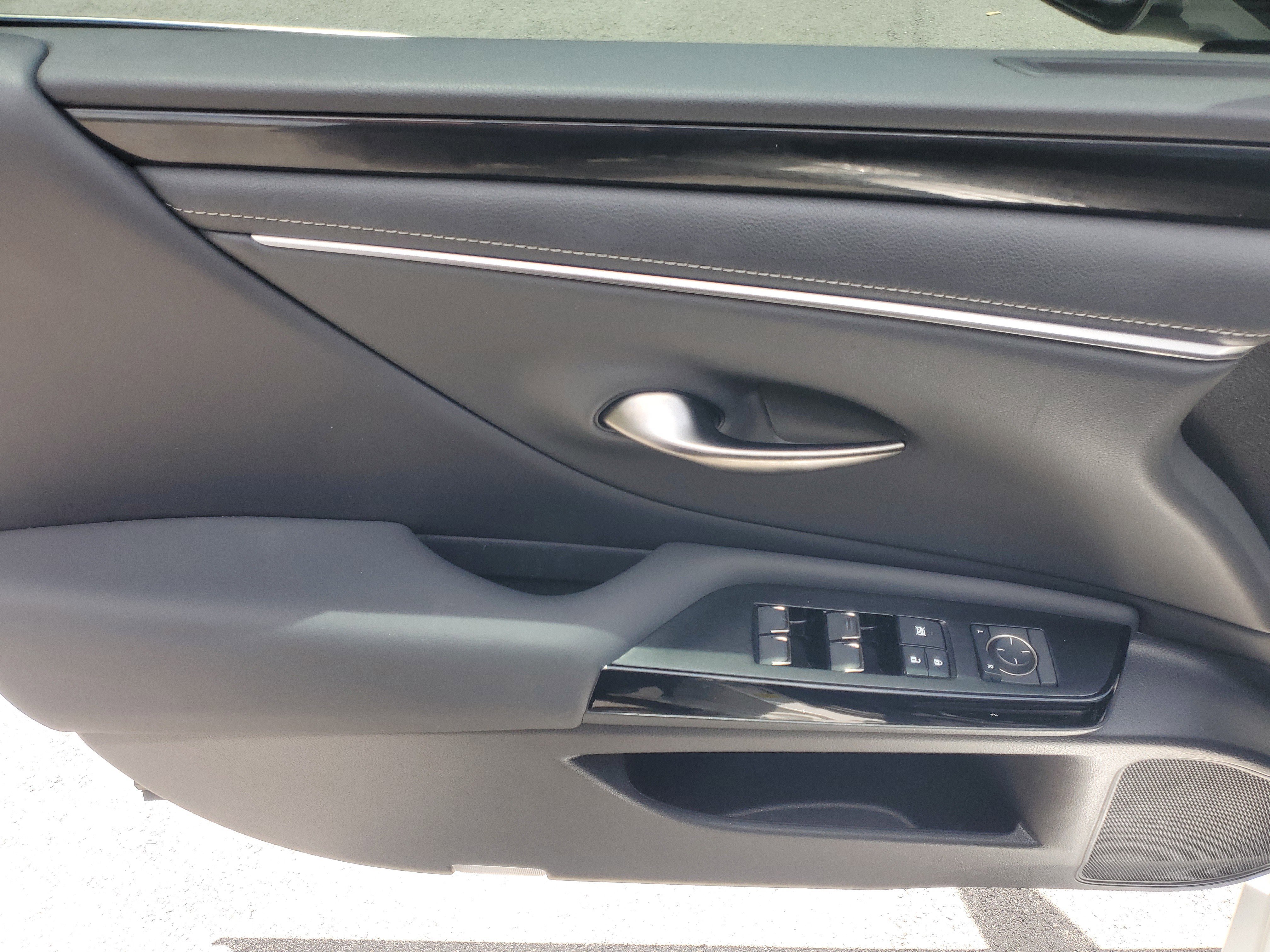 Certified 2023 Lexus ES 350 w/ Accessory Package (Z2) FWD image 17
