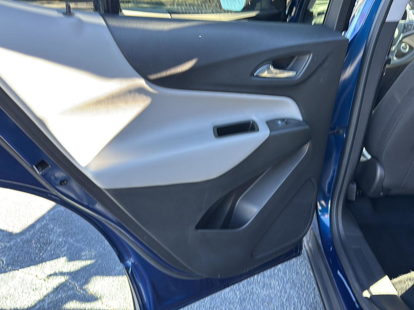 Used 2022 Chevrolet Equinox LT w/ LPO, Floor Liner Package image 15