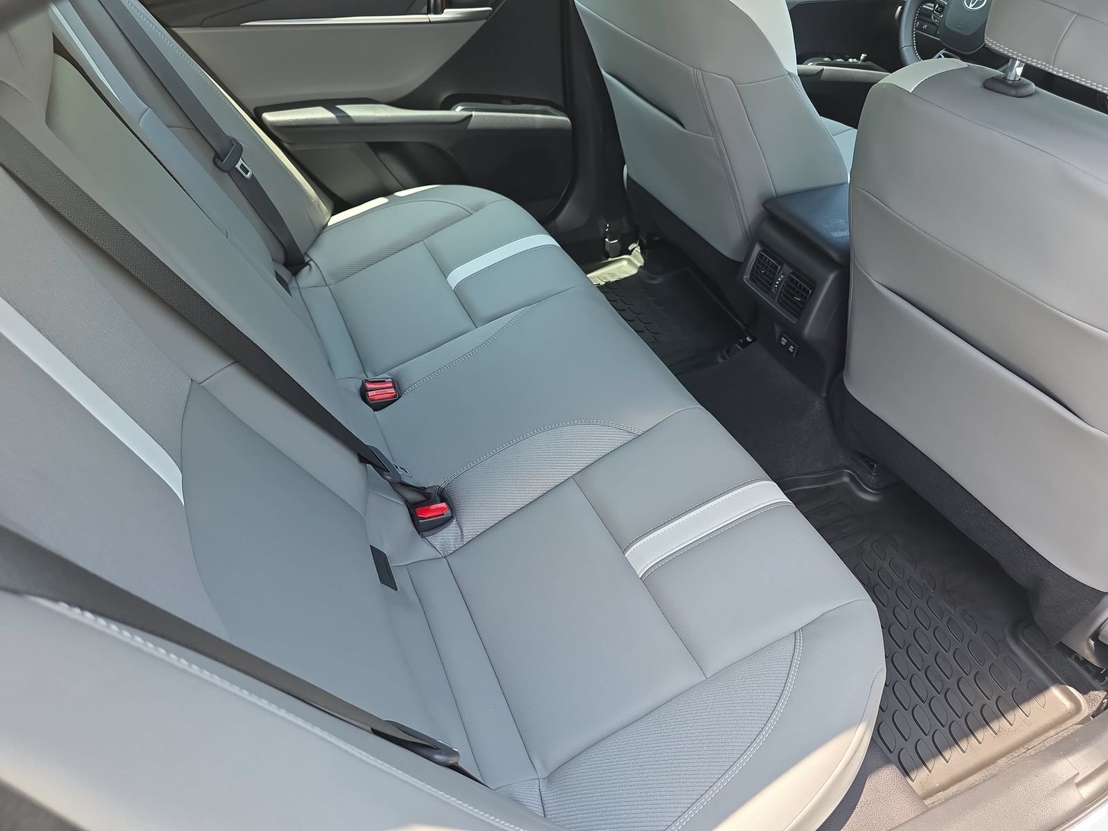 Used 2026 Toyota Camry SE FWD image 11