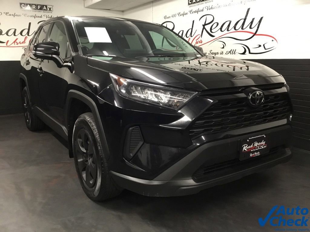 Used 2022 Toyota RAV4 LE AWD/4WD image 3