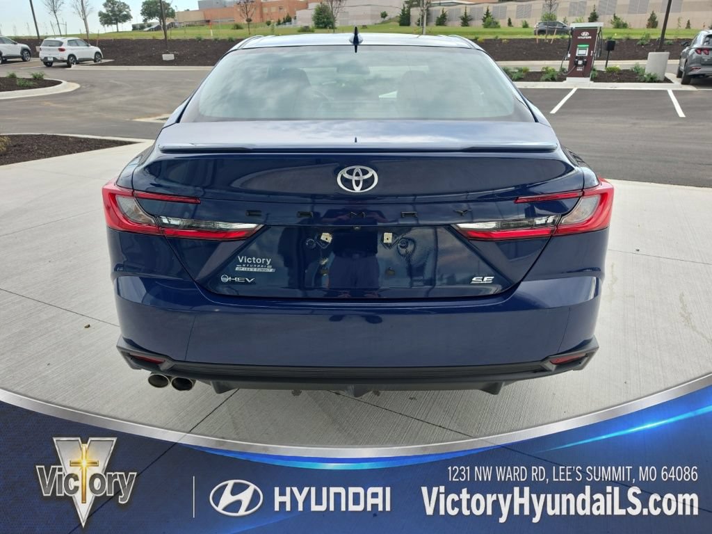 Used 2025 Toyota Camry SE FWD image 4