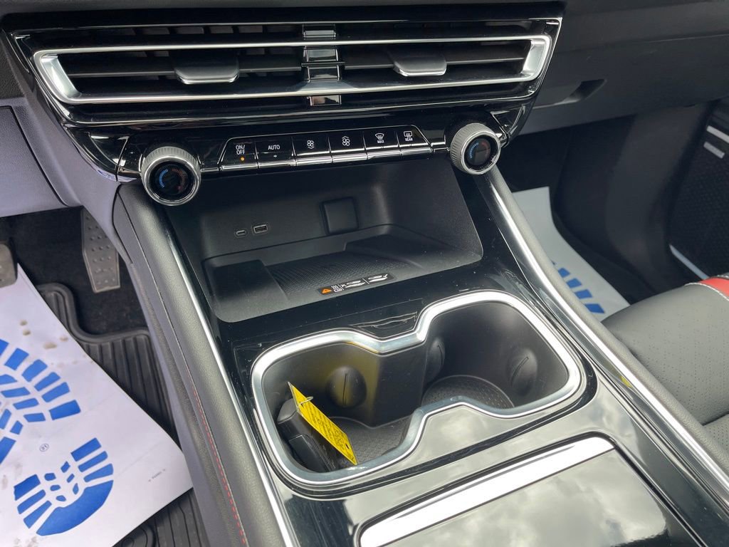 Used 2026 Chevrolet Traverse RS image 26