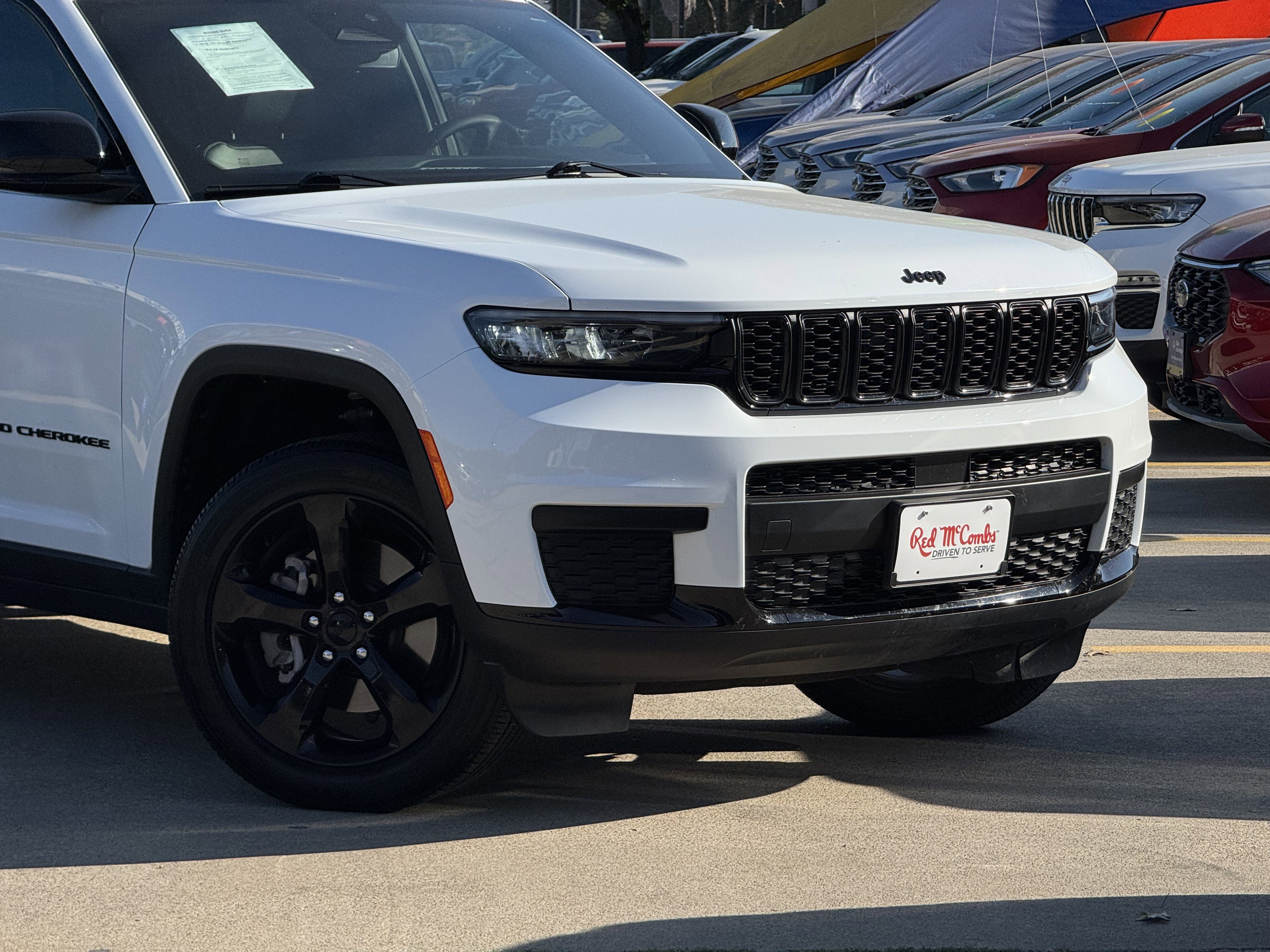 Used 2024 Jeep Grand Cherokee L Laredo image 2