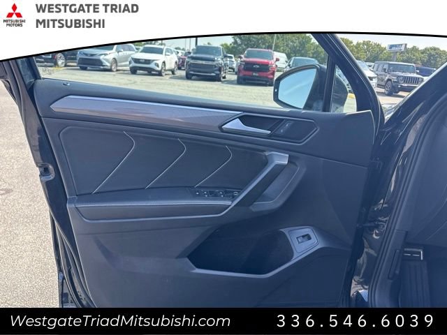 Used 2022 Volkswagen Tiguan SE R-Line FWD image 8