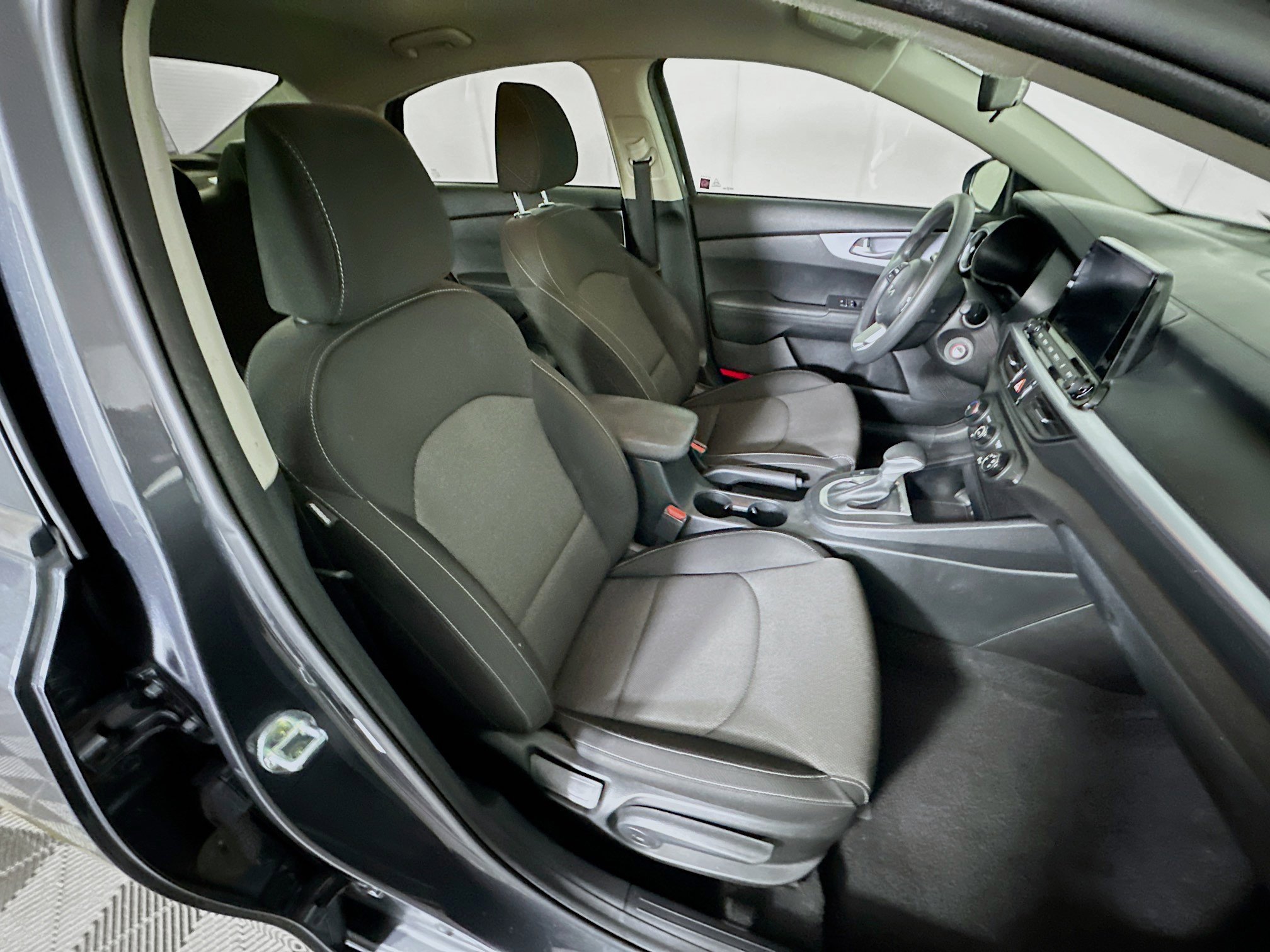 Used 2023 Kia Forte LX image 29