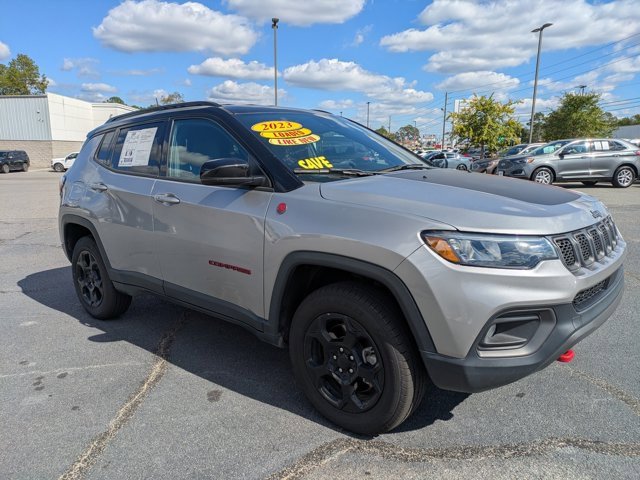 Used 2023 Jeep Compass Trailhawk image 2