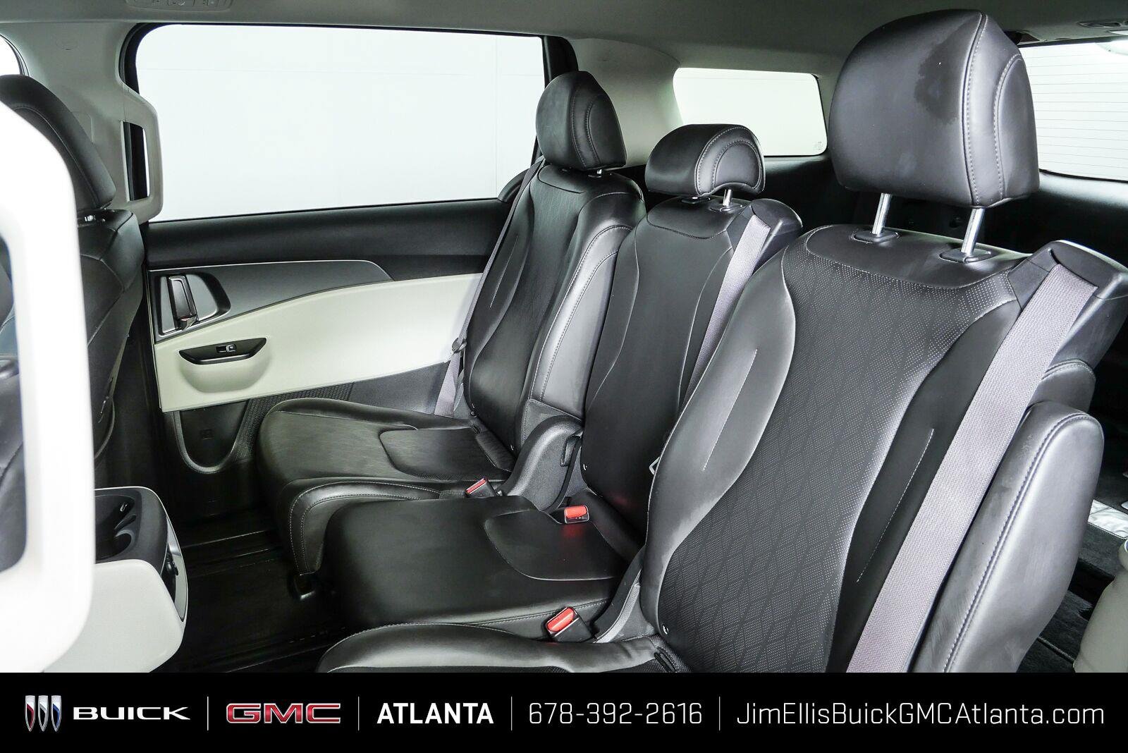 Used 2022 Kia Carnival LX FWD image 17