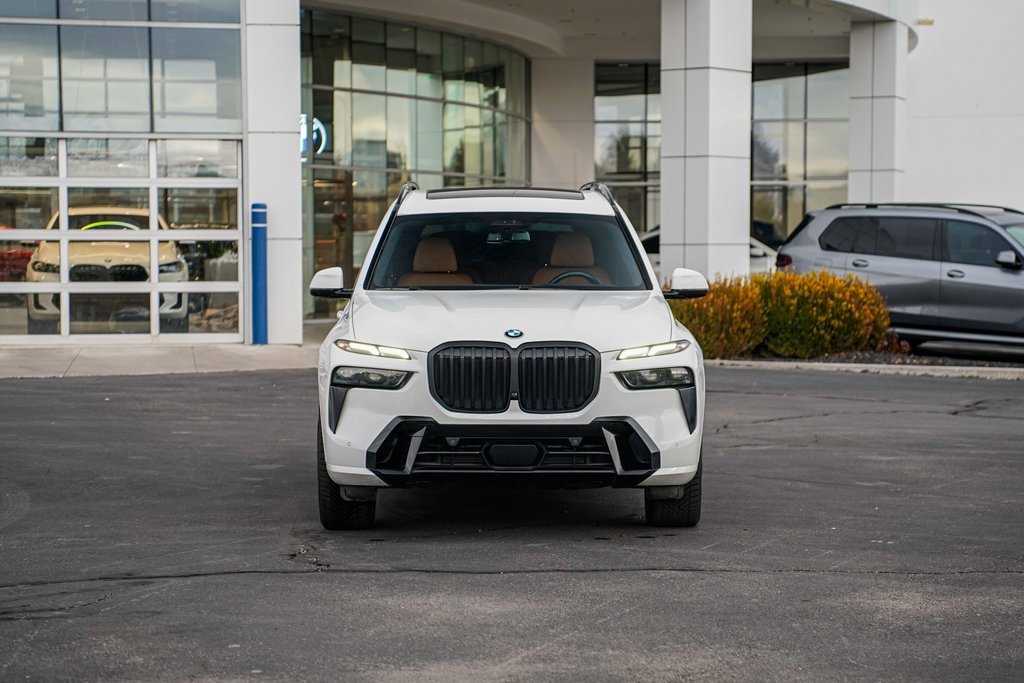 Used 2023 BMW X7 xDrive40i w/ Executive Package image 2