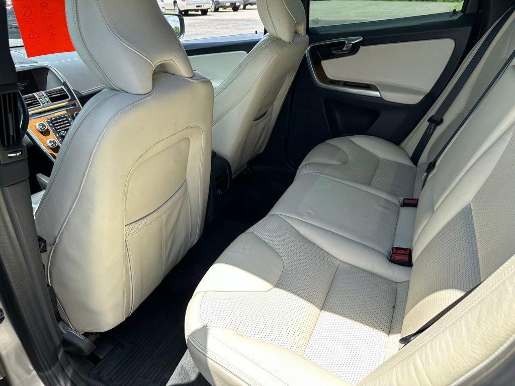 Used 2016 Volvo XC60 T5 Premier w/ Inscription Package FWD image 17
