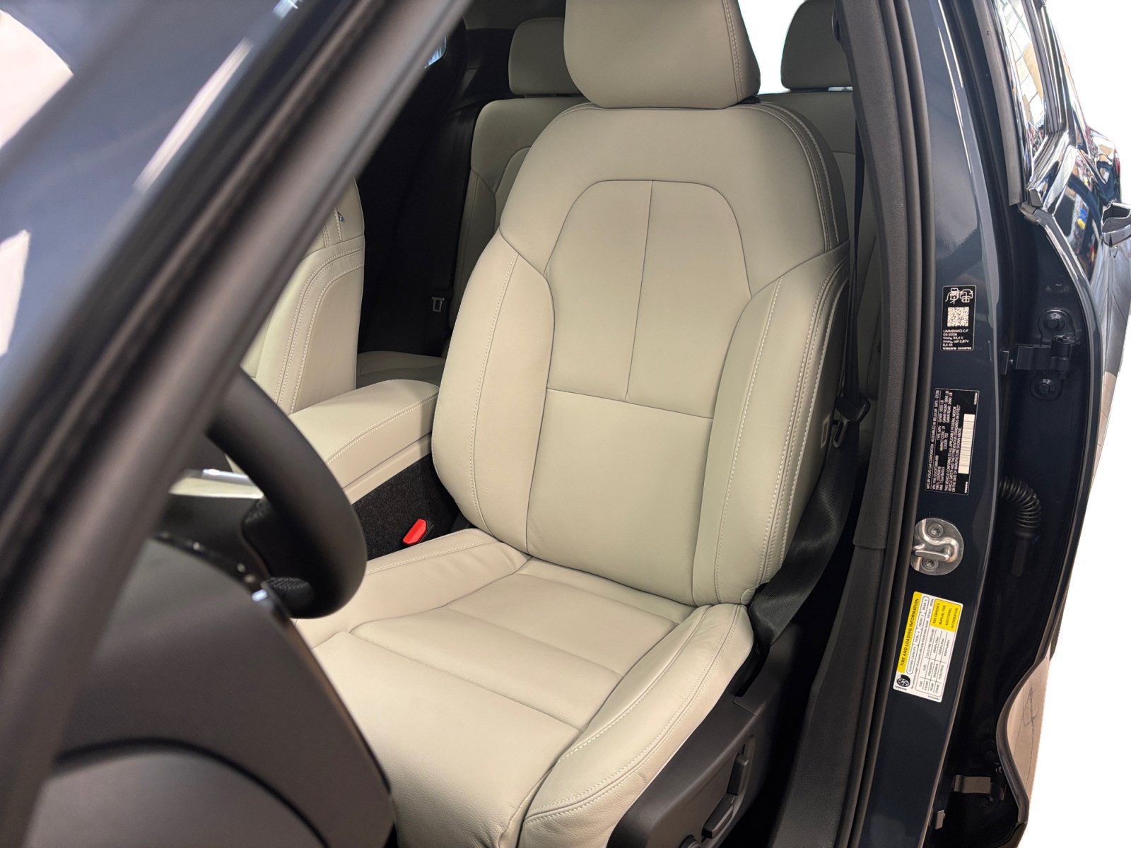 New 2026 Volvo XC40 B5 Plus w/ Protection Package Premier AWD/4WD image 40
