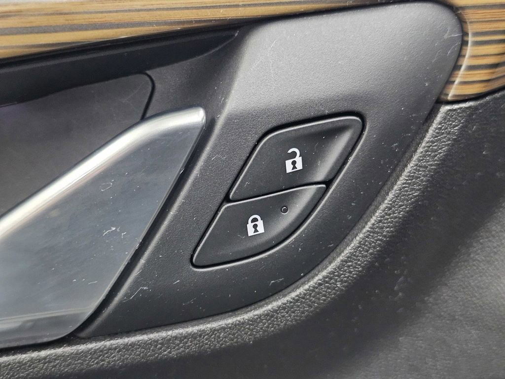 Used 2018 GMC Terrain SLE w/ Driver Convenience Package FWD image 30