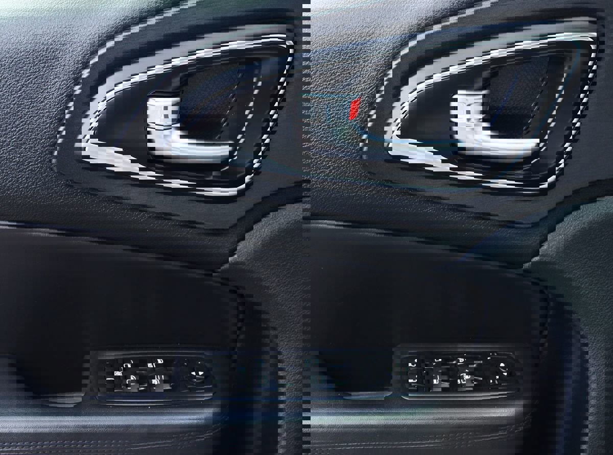 Used 2017 Chrysler 200 Limited Platinum image 40