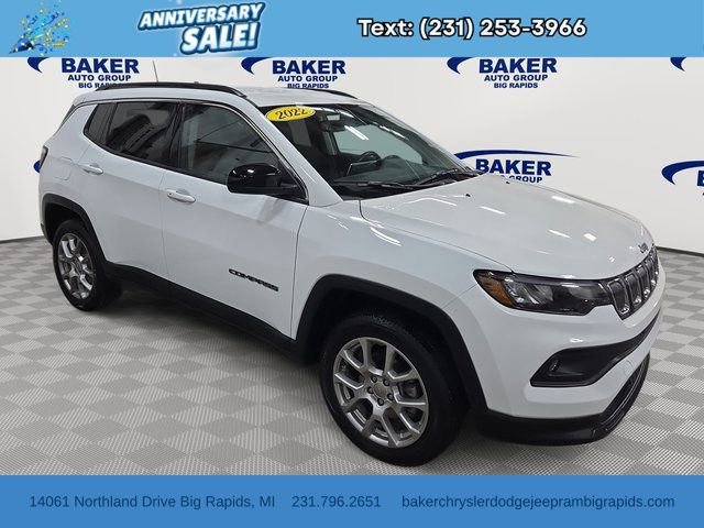 Used 2022 Jeep Compass Latitude image 1