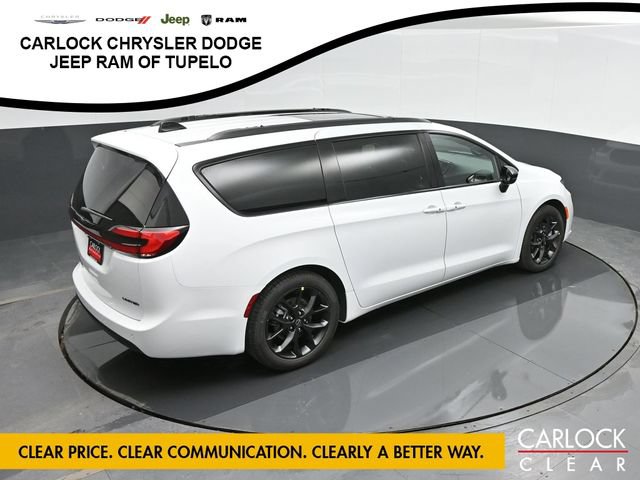 New 2026 Chrysler Pacifica Limited w/ Uconnect Theater Family Group FWD image 58