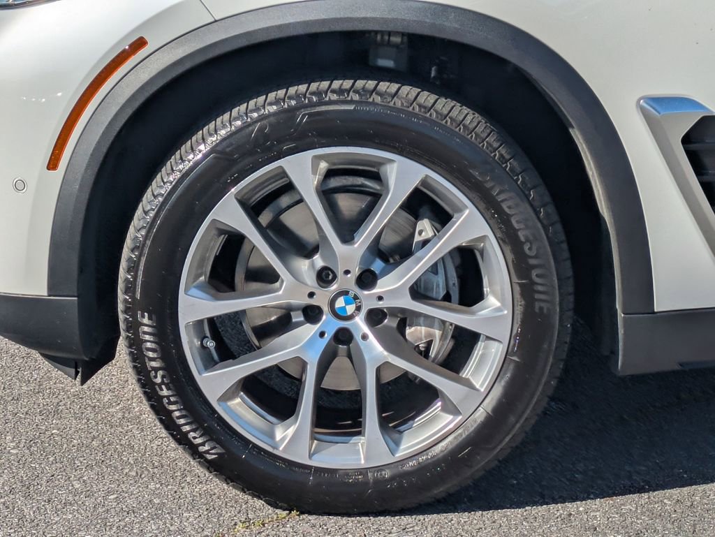 Used 2025 BMW X5 xDrive40i w/ Executive Package image 9