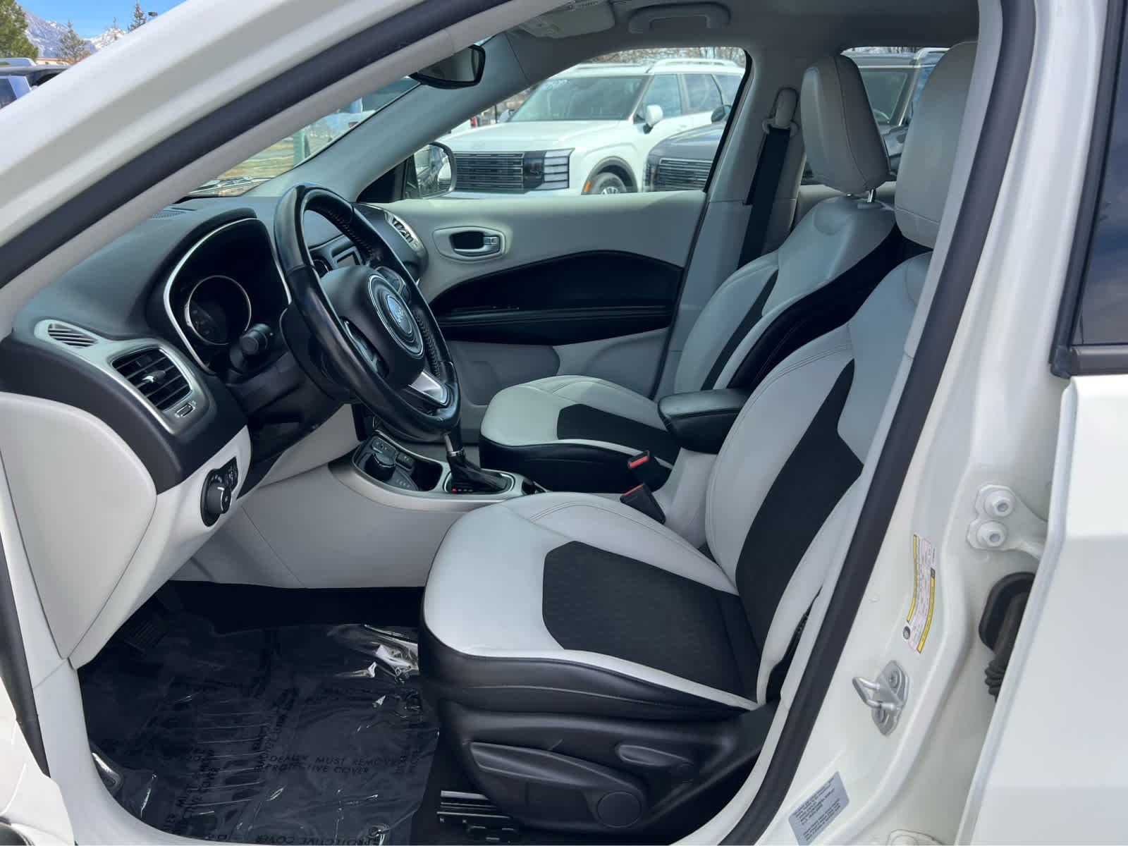 Used 2017 Jeep Compass Latitude w/ Cold Weather Group image 27