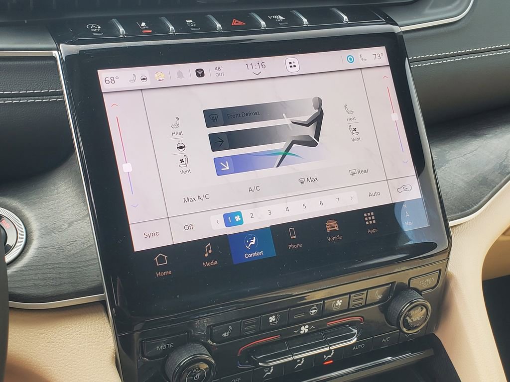 Used 2024 Jeep Grand Cherokee Limited w/ Luxury Tech Group II image 25