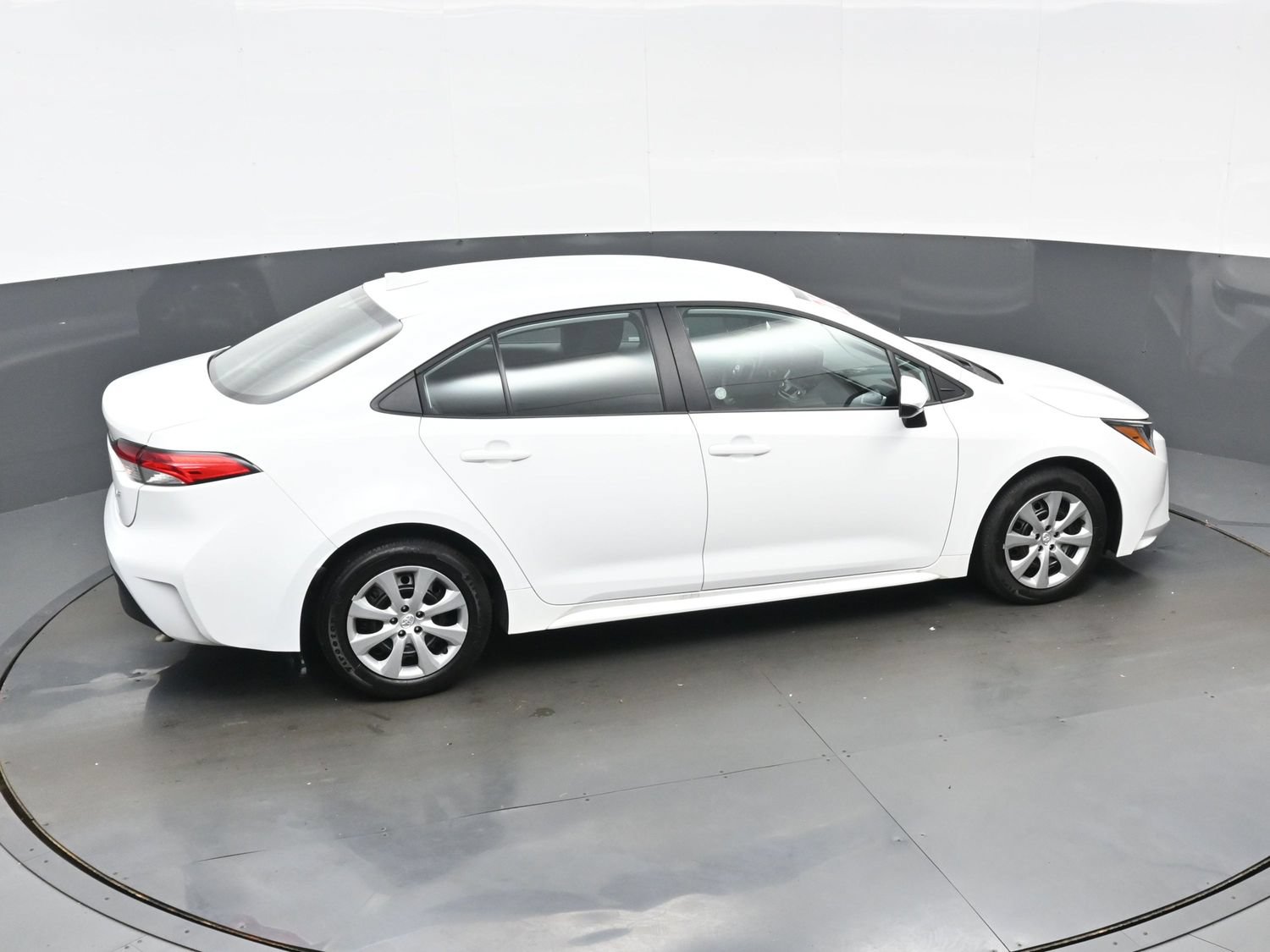Used 2025 Toyota Corolla LE FWD image 39