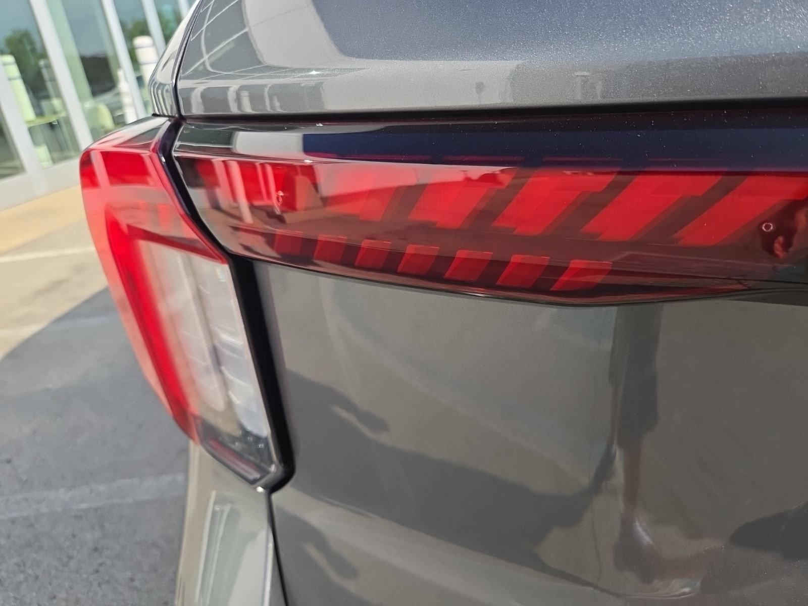 Used 2025 Ford Explorer Active AWD/4WD image 6