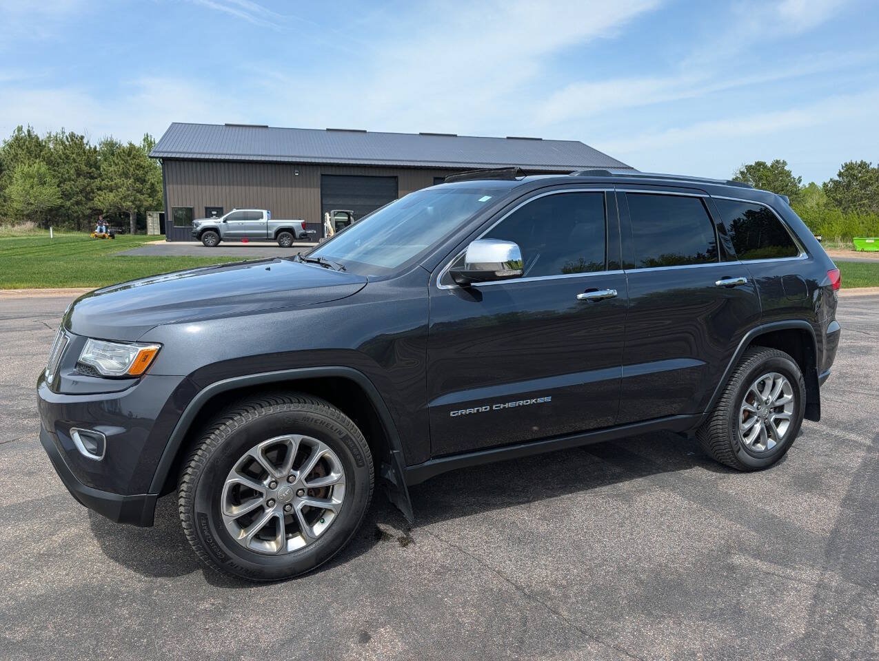 Used 2015 Jeep Grand Cherokee Limited w/ Luxury Group II AWD/4WD image 6