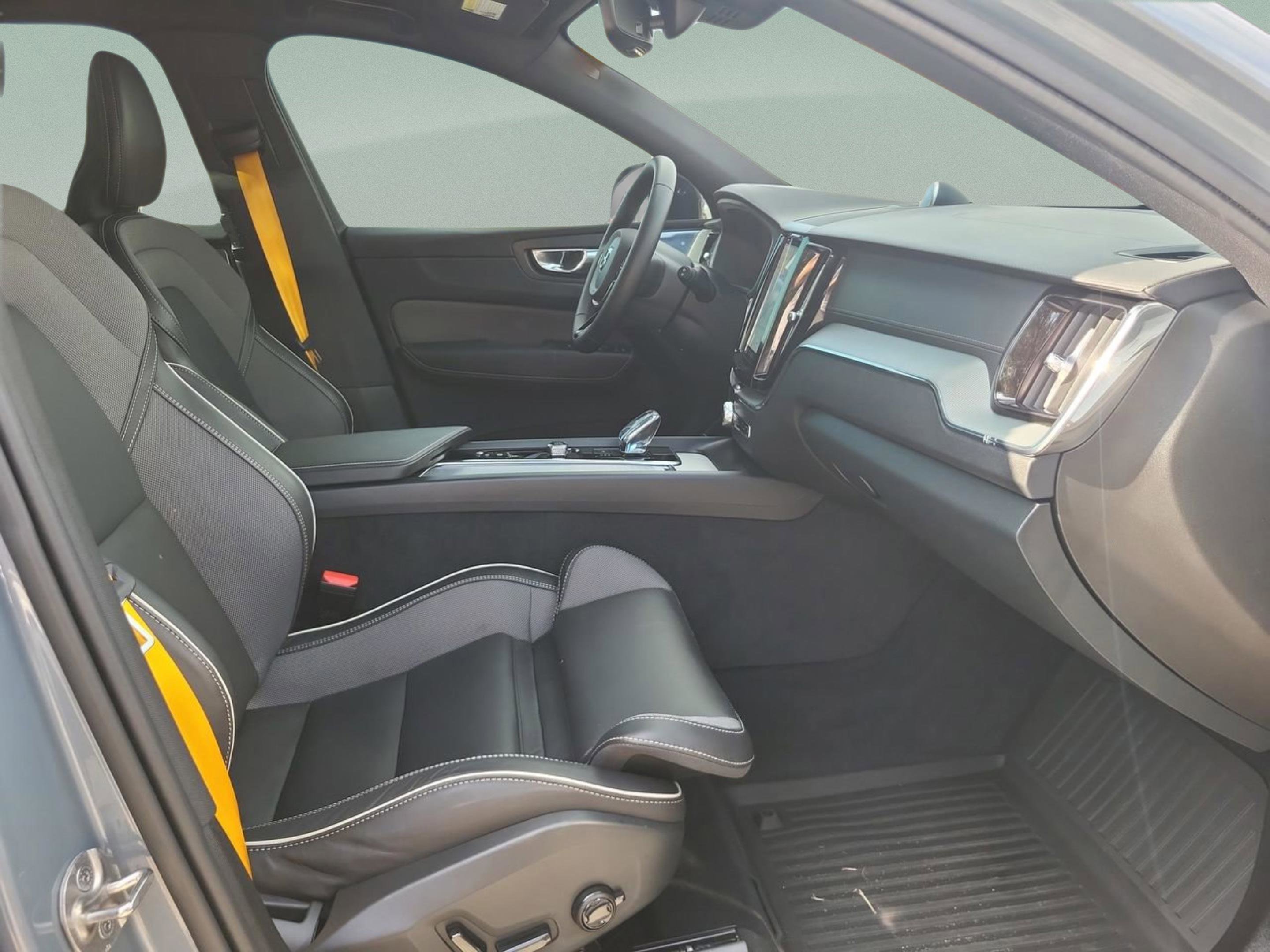 Used 2024 Volvo XC60 T8 Polestar w/ Protection Package Premier image 11