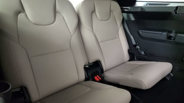 New 2026 Volvo XC90 B5 Plus w/ Protection Package Premier AWD/4WD image 33