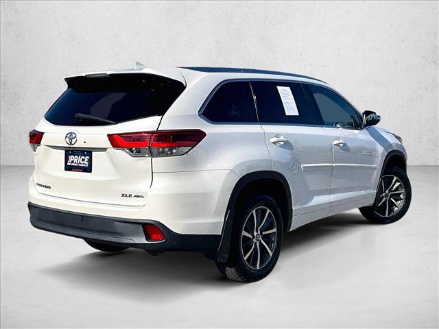 Used 2018 Toyota Highlander XLE image 2