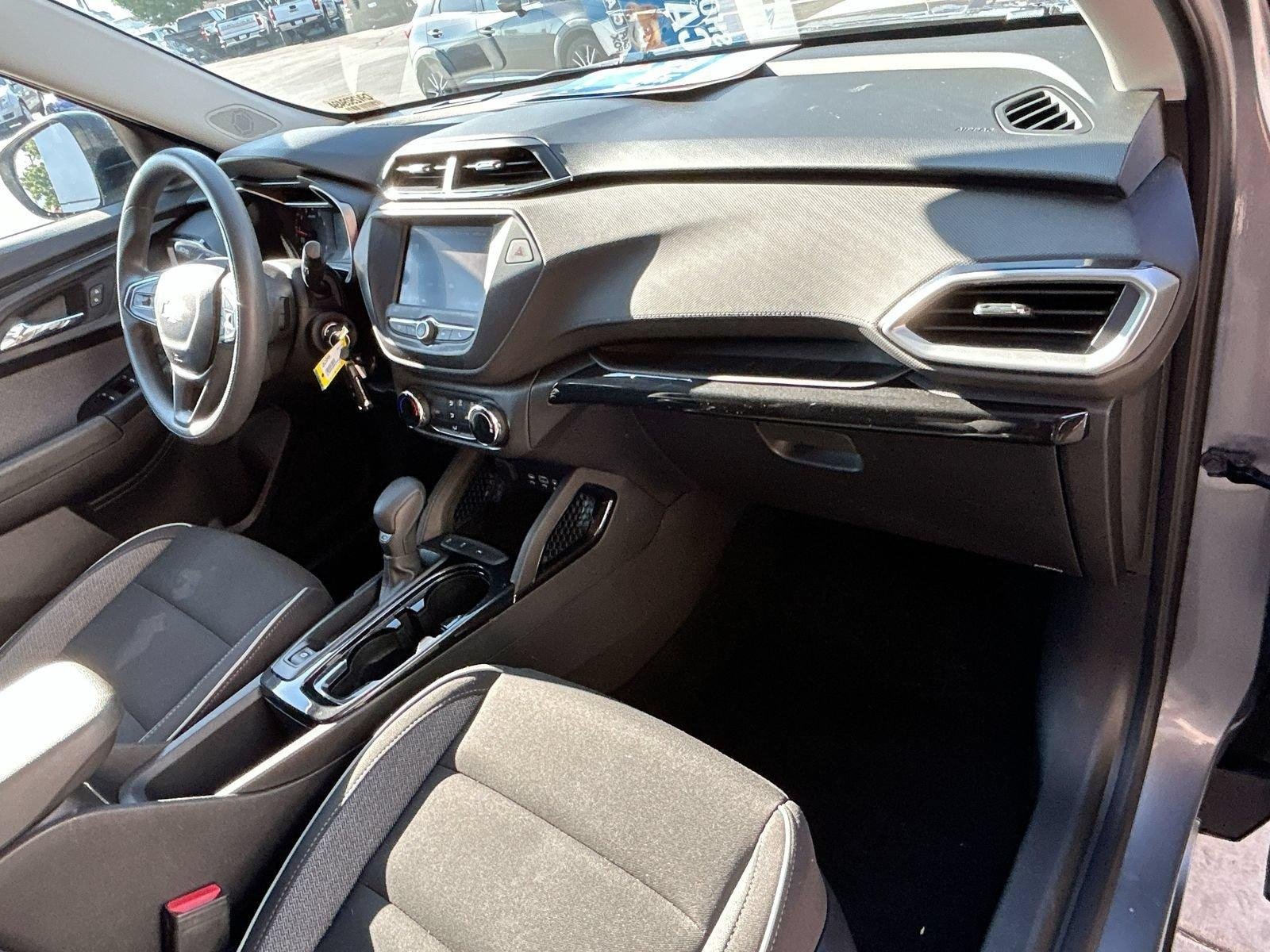 Used 2021 Chevrolet TrailBlazer LS FWD image 35