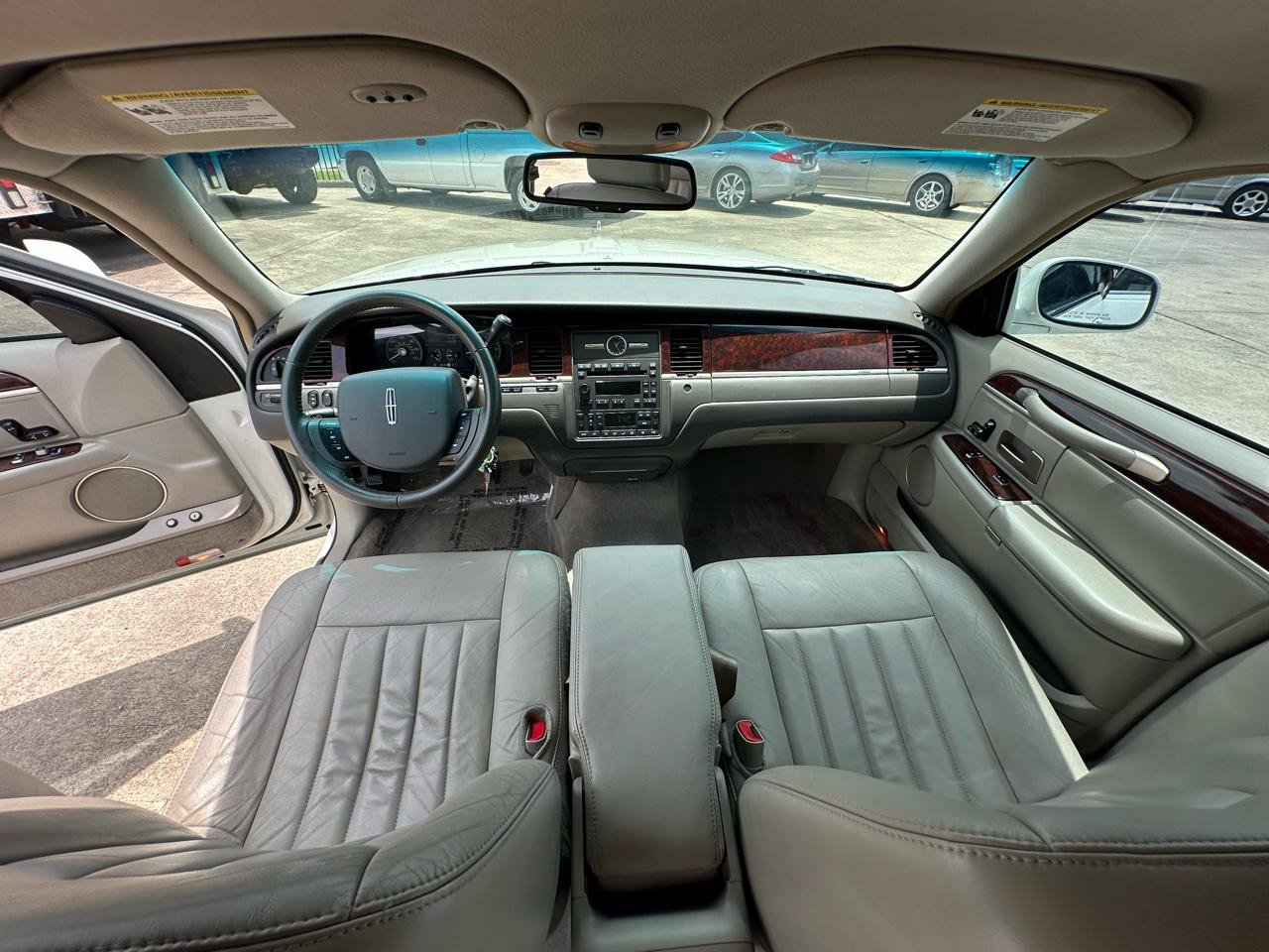 Used 2006 Lincoln Town Car Signature RWD image 40