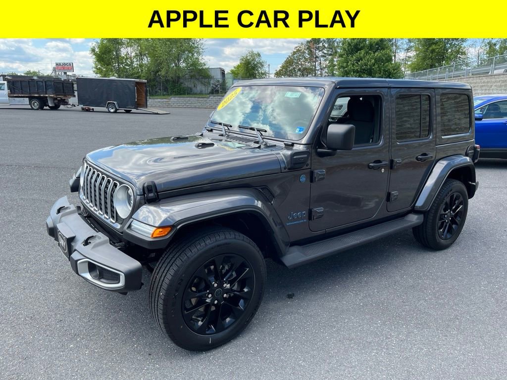 Used 2025 Jeep Wrangler Unlimited Sahara AWD/4WD image 5