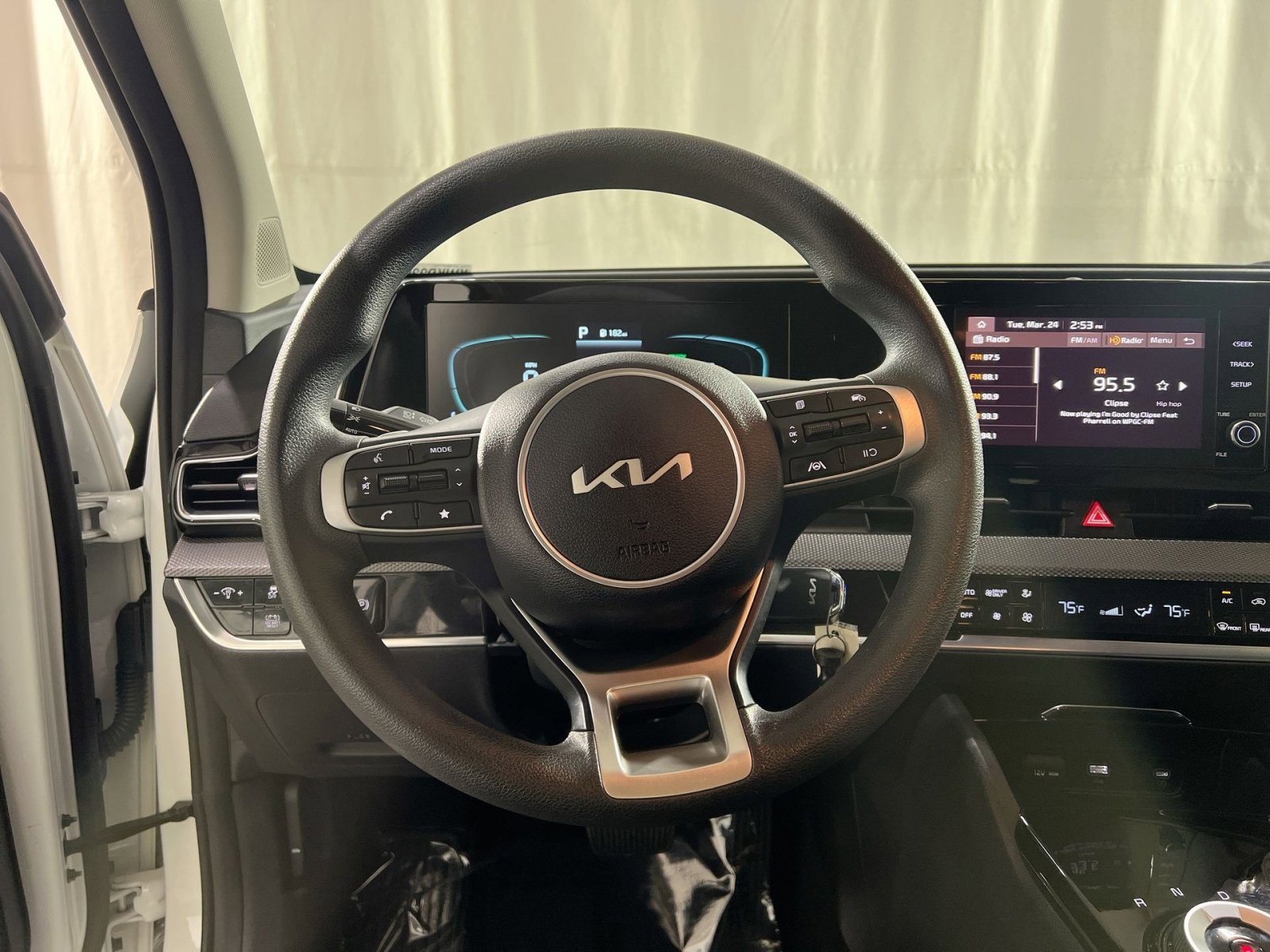 Used 2023 Kia Sportage LX image 19
