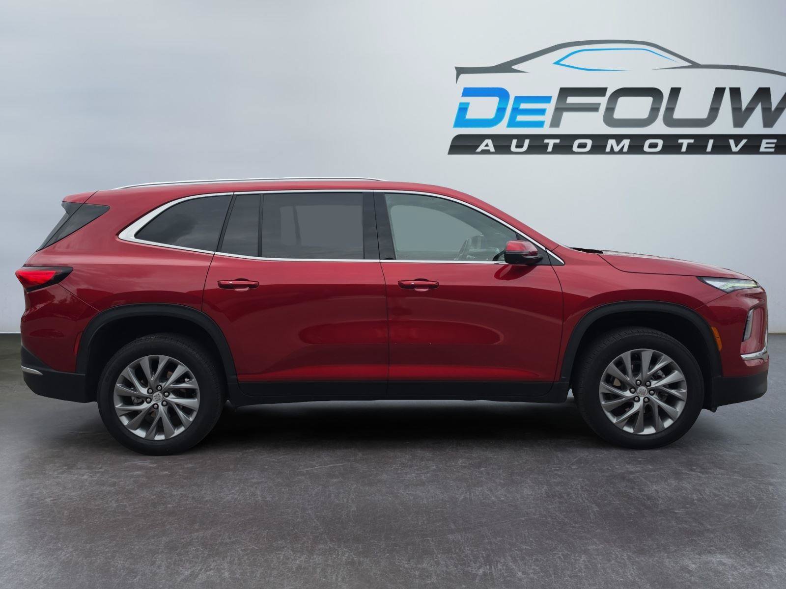 Used 2025 Buick Enclave Preferred AWD/4WD image 2