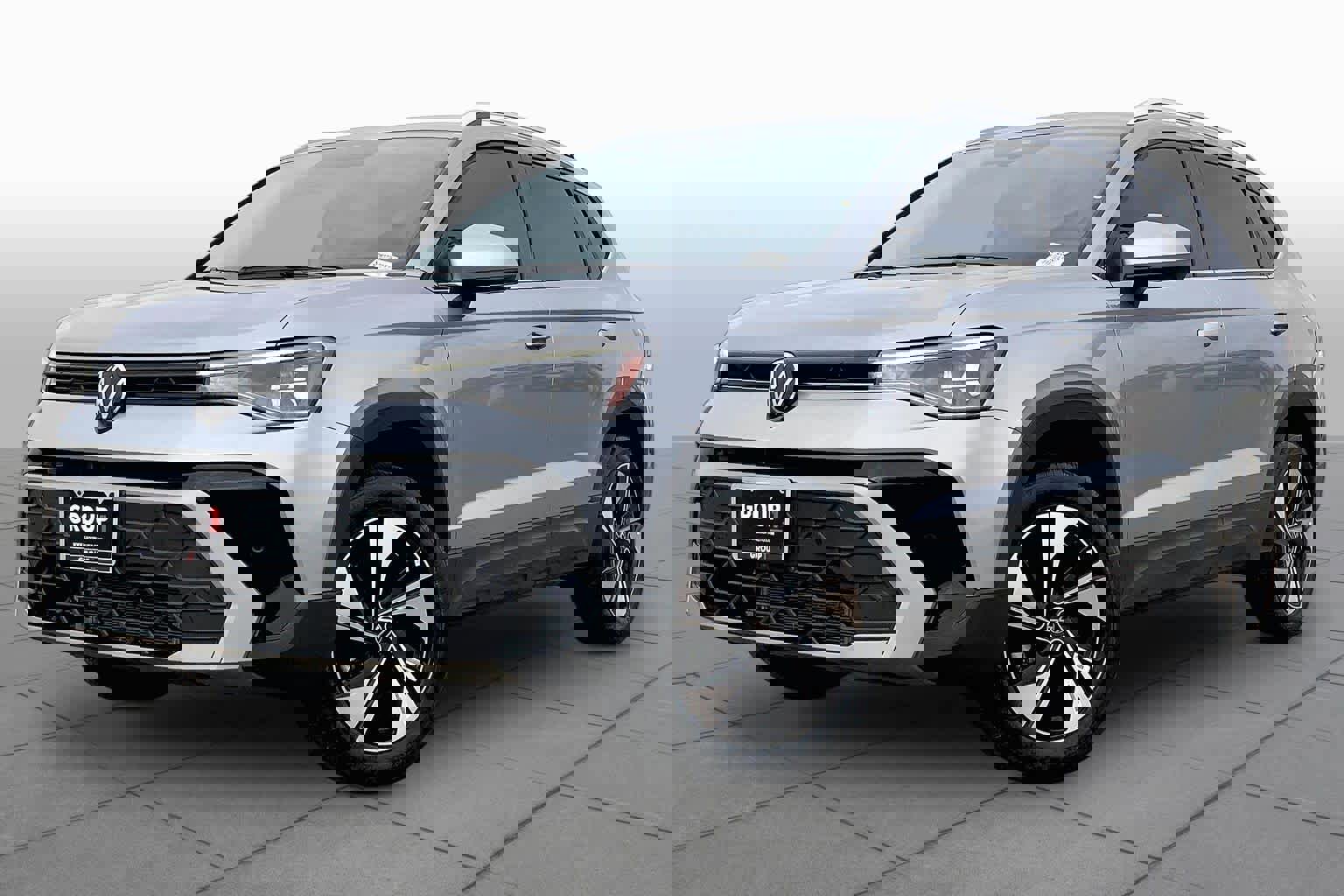 Used 2025 Volkswagen Taos SE AWD/4WD image 1