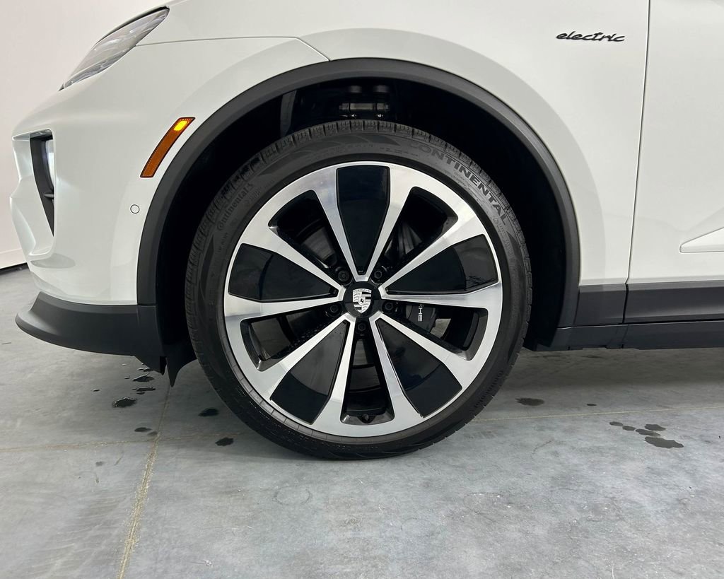 Certified 2024 Porsche Macan 4 Electric AWD/4WD image 11