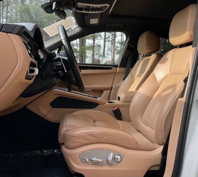 Used 2022 Porsche Macan Base image 14